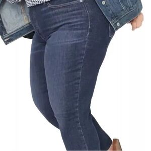 Old Navy- Curvy High-Waisted Button-Fly O.G.Jeans- Women's Size: 28-NEW!!